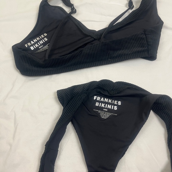 Frankies Bikini Women’s Bikini Set Top Sz Small Bottom Sz Large Black Summer - Picture 8 of 8